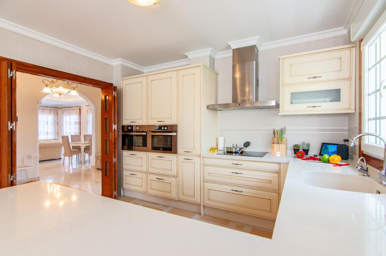 Torriani With Heated Pool Ph11 Villa *