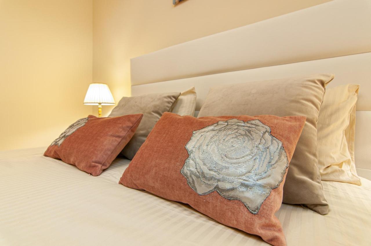 Torriani With Heated Pool Ph11 Villa
