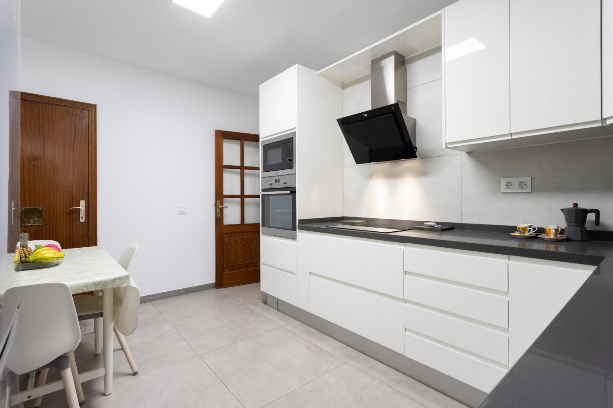 Home2book Stylish & Roomy Cruz Center *