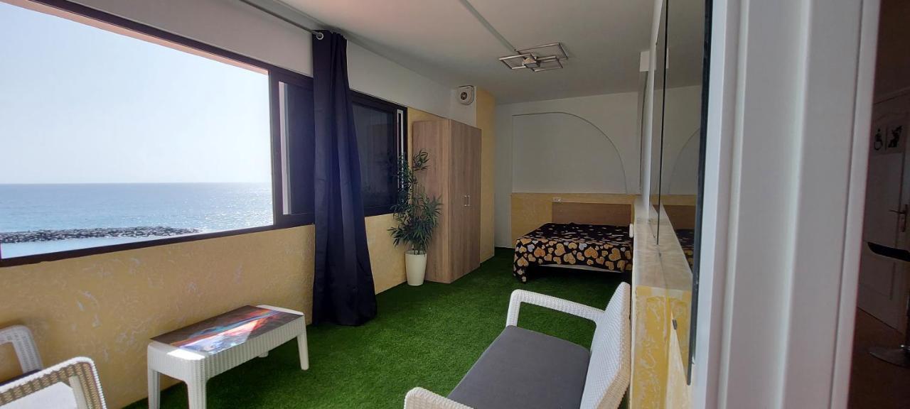 First Line Of The Ocean, 3 Bedrooms & Free Wifi * Playa de las Americas (Tenerife)