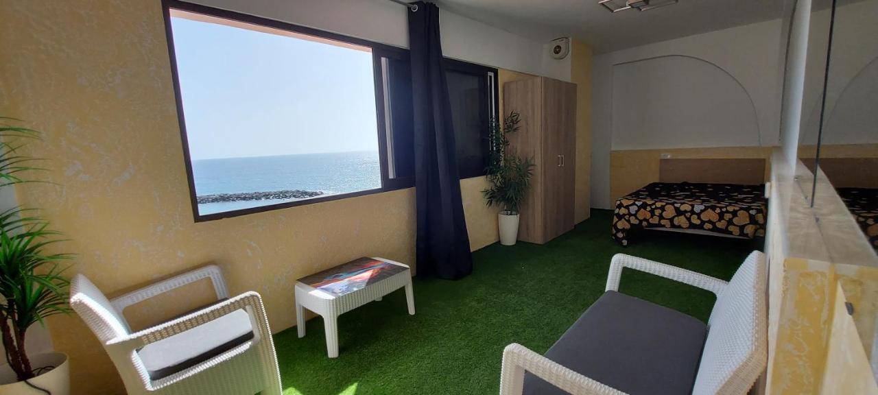 First Line Of The Ocean, 3 Bedrooms & Free Wifi *