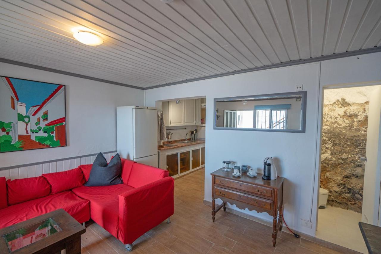 Front Line, Unbeatable Terrace 10m From The Sea Hébergement de vacances *