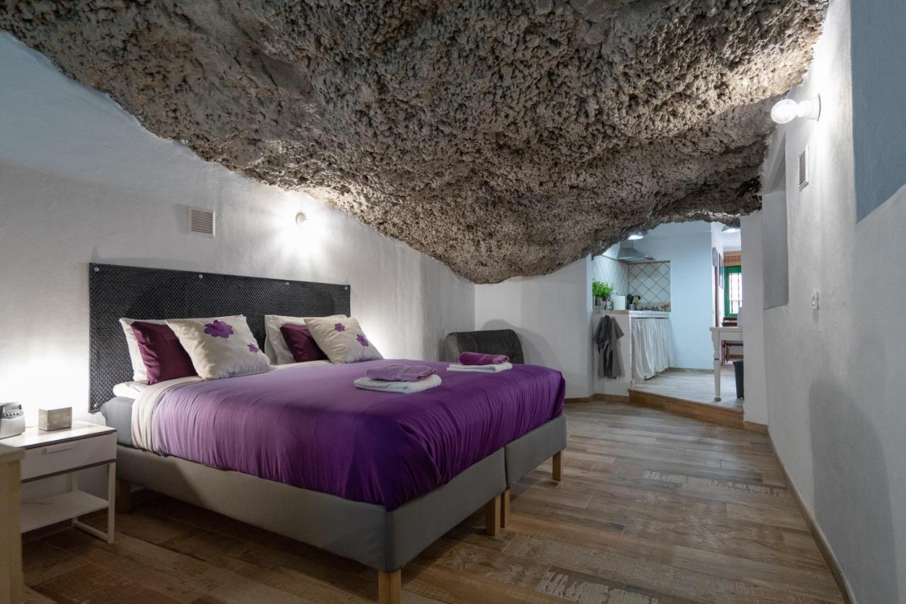 Romantic Cave With Big Terrace Overlooking The Sea *