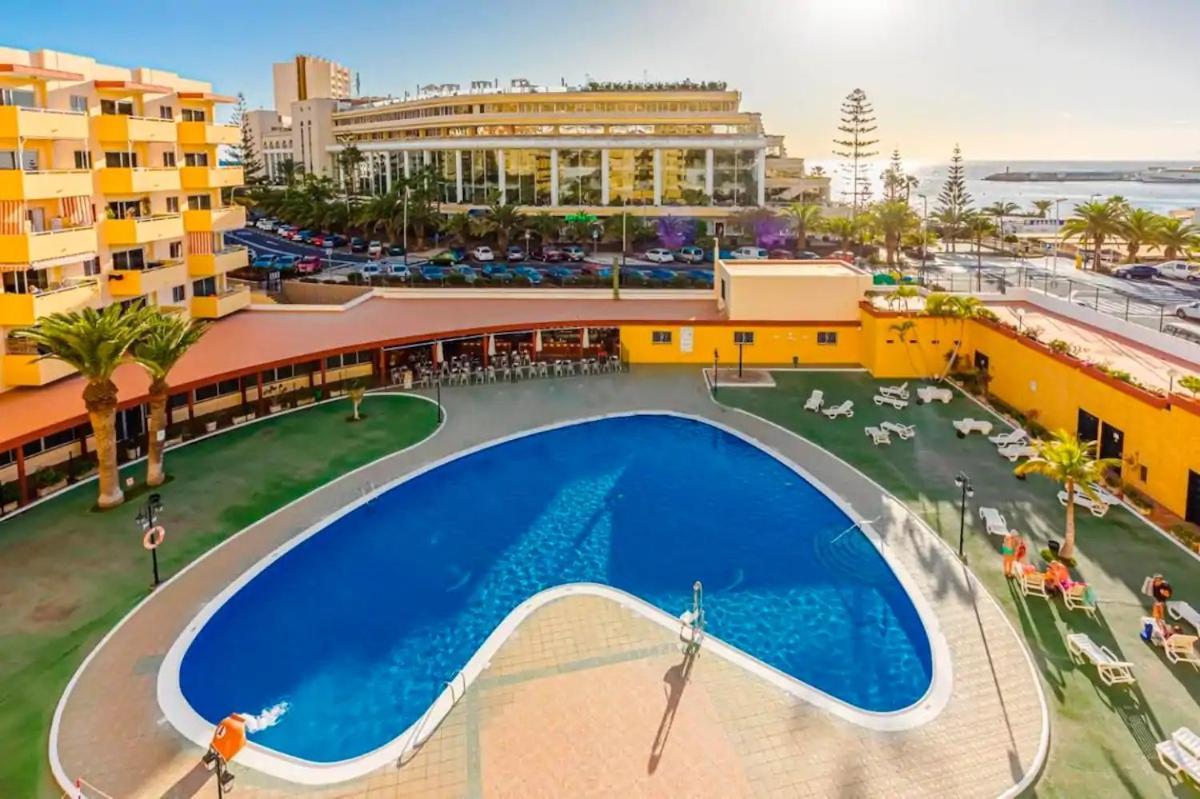 Luminoso Y Bonito Con Piscina En Frente Del Mar Los Cristianos (Tenerife)