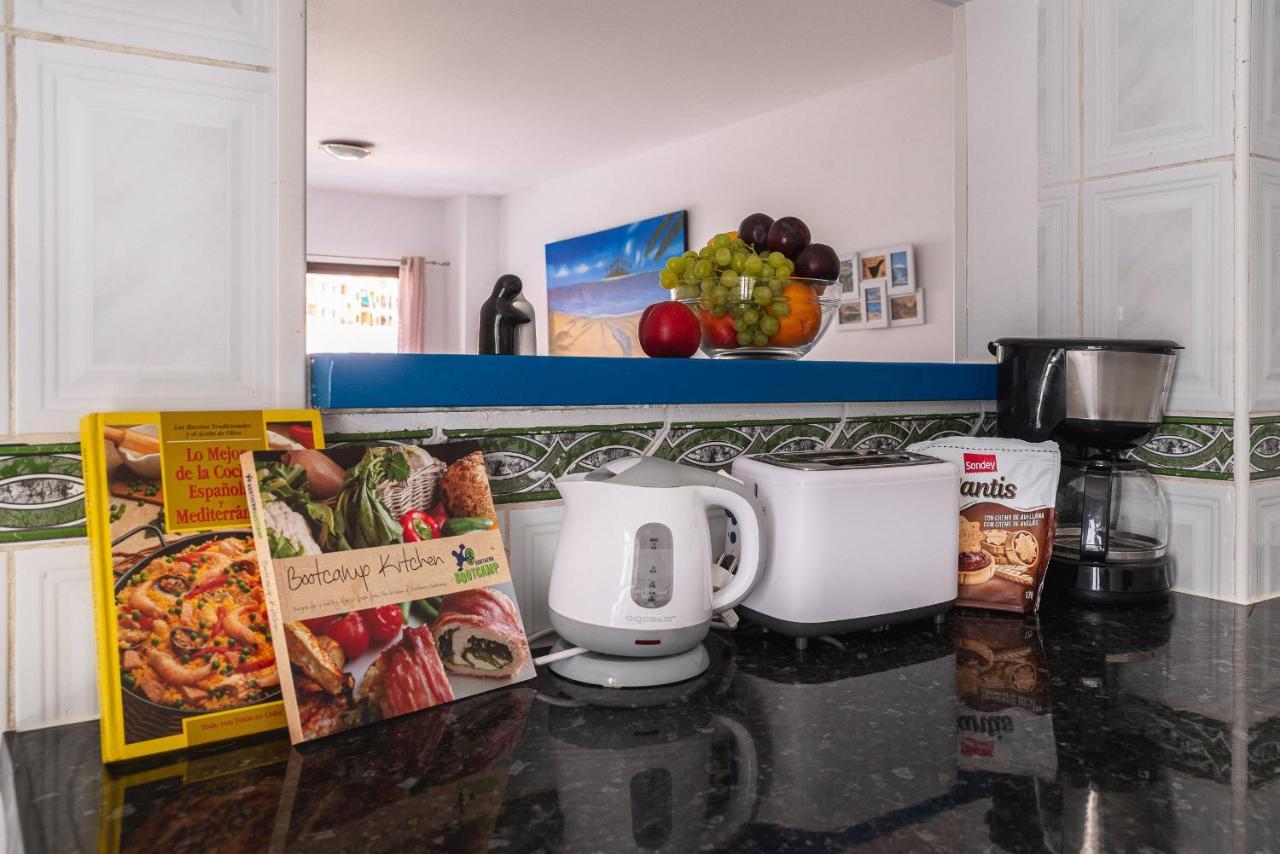 Spacious 3 Bedroom In Puerto De Santiago. Walk To The Beach. Fast Wifi, Netflix, Workstation.