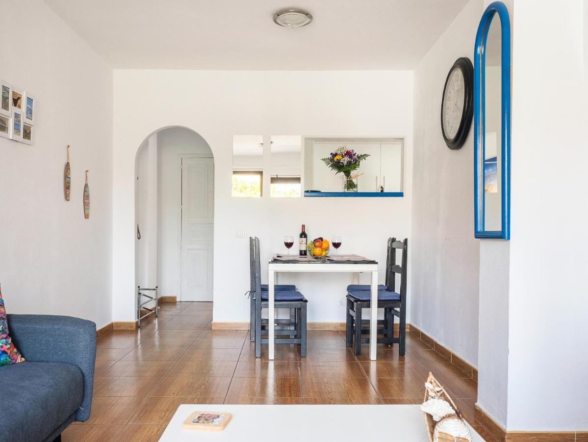 Spacious 3 Bedroom In Puerto De Santiago. Walk To The Beach. Fast Wifi, Netflix, Workstation. Apartamento