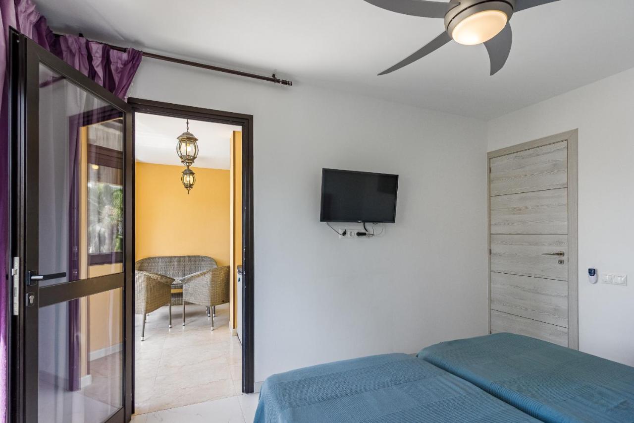Appartement Amazing 3 Bedroom On The First Line Of The Americas Beach, Air Conditioner And Terrace Ocean View *