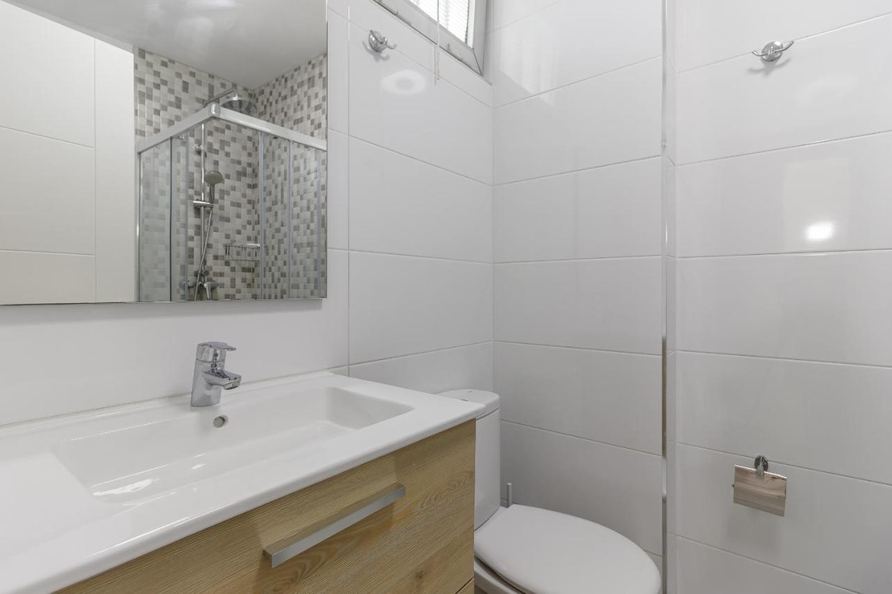 Fantasticstylish & Aircon, Near Lasamericas Apartment *