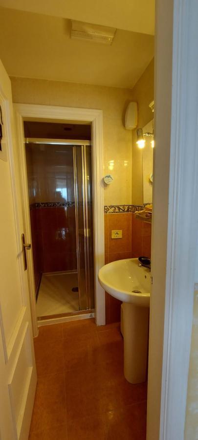 First Line Of The Ocean, 3 Bedrooms & Free Wifi Holiday home *