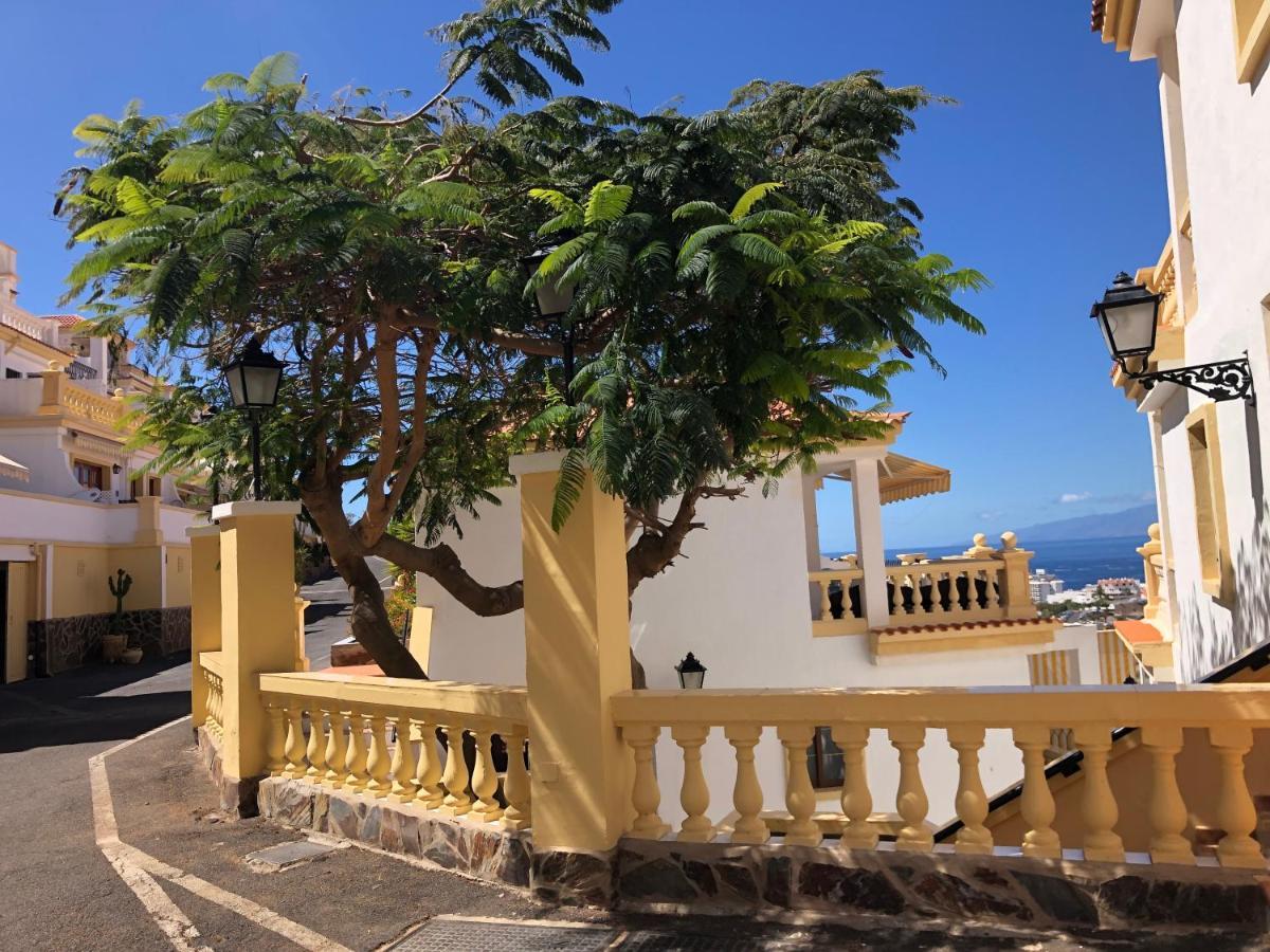 Stylish Design W Ocean & Pool View, King Size Bed, Wifi,2 Smart Tv, Street Parking, 2 Pools Access * Costa Adeje (Tenerife)
