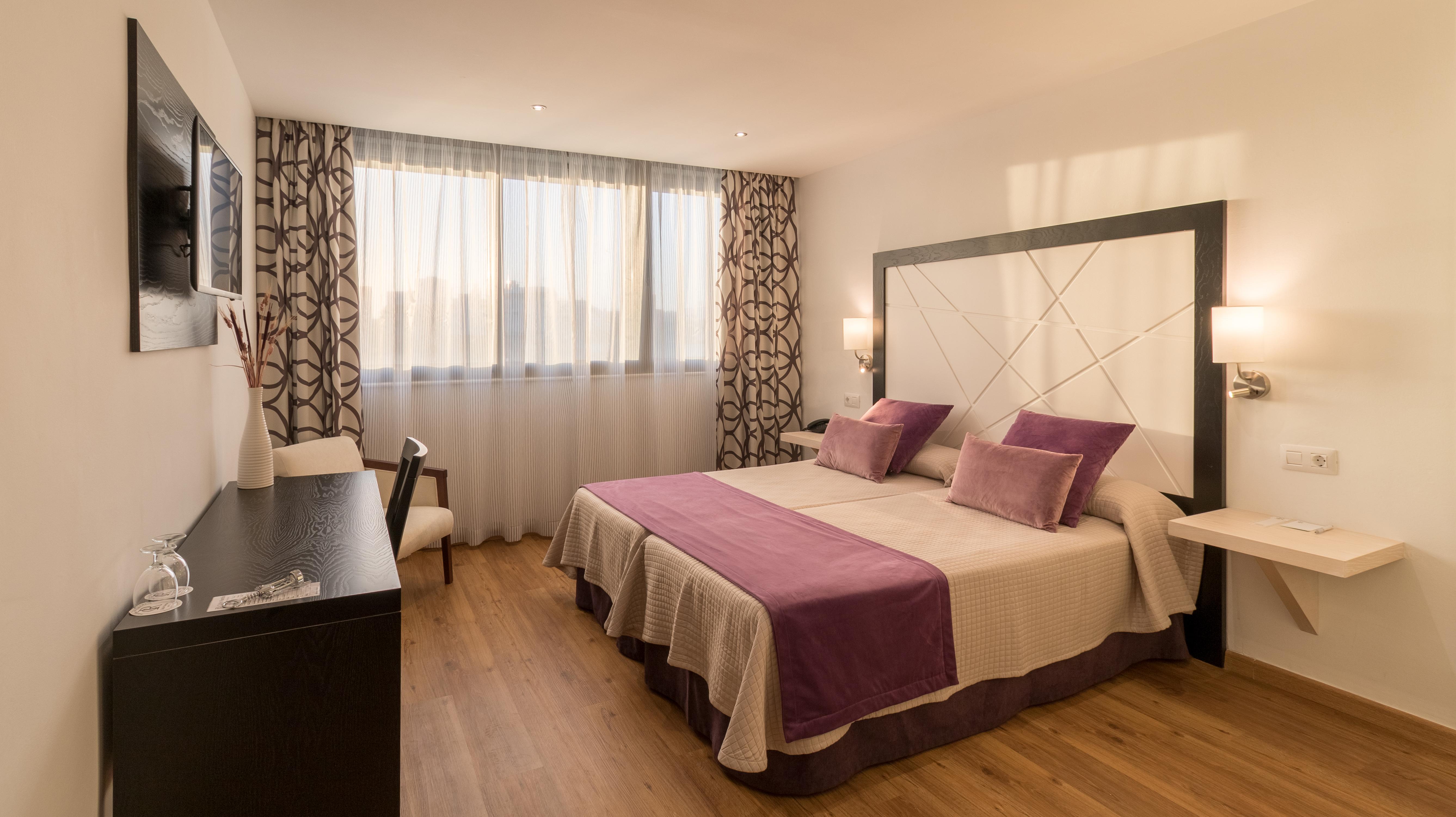 Hotel Colon Rambla 4*