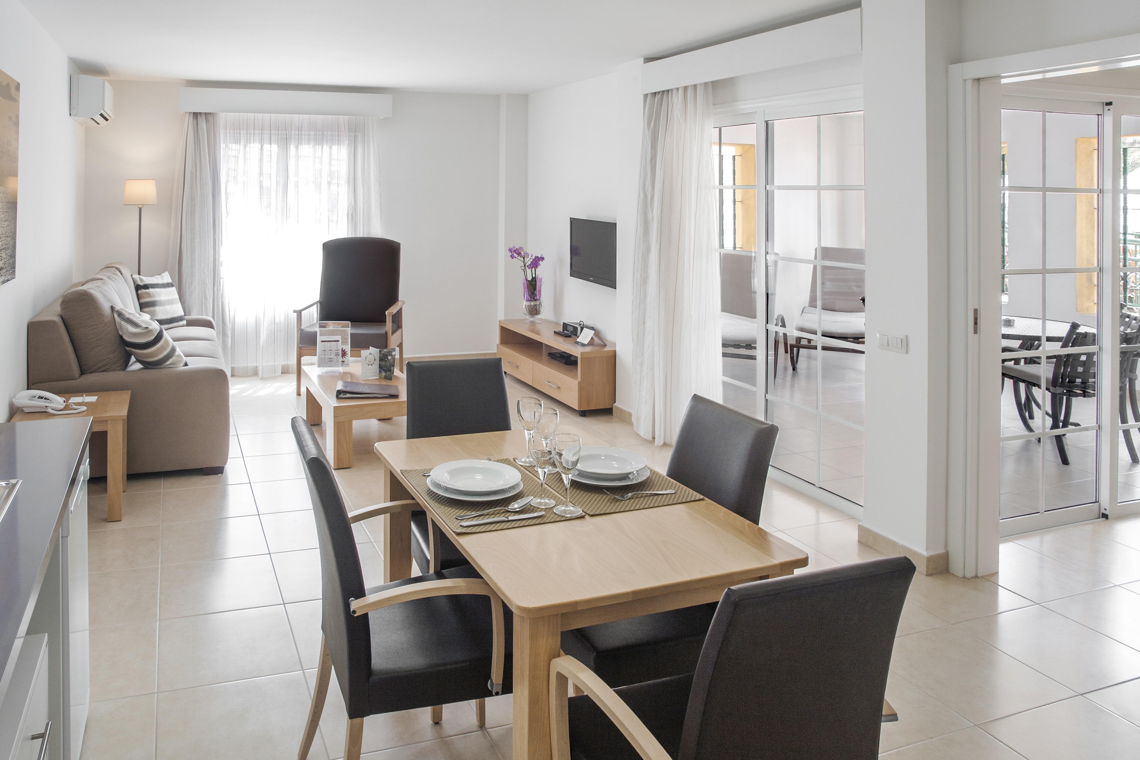Sunset Harbour Club Aparthotel 3*