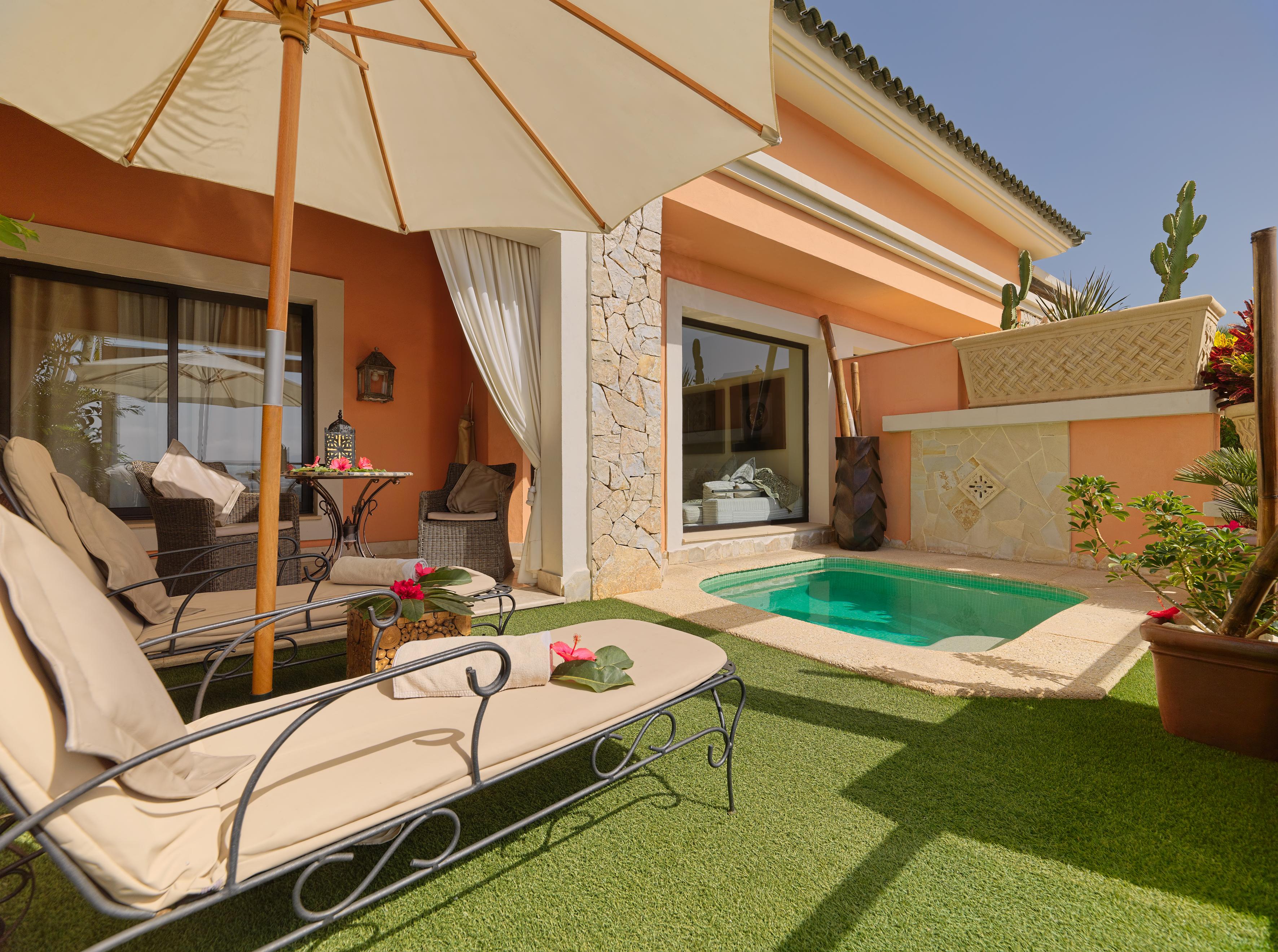 Royal Garden Villas, Luxury Hotel
