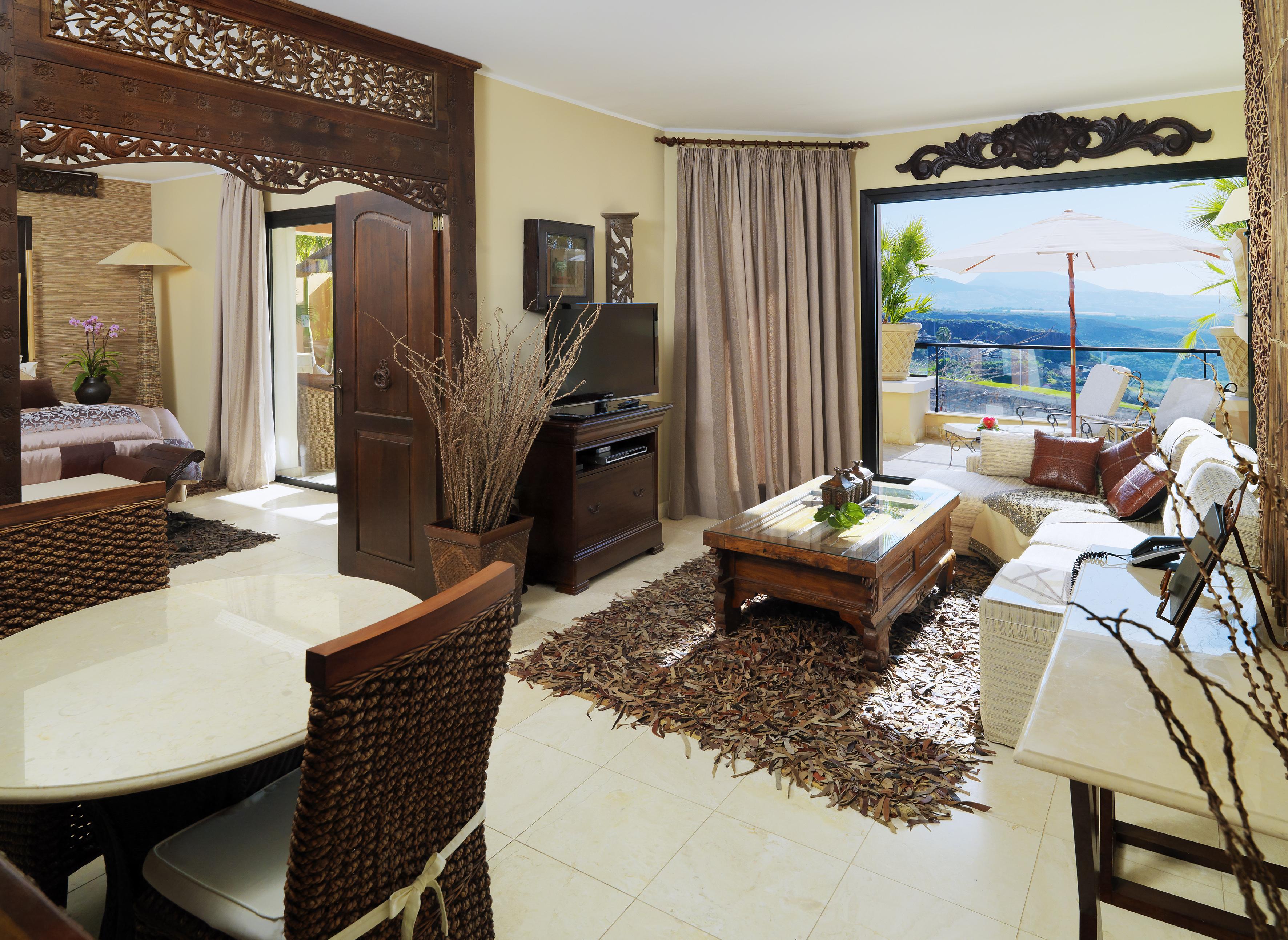 Royal Garden Villas, Luxury
