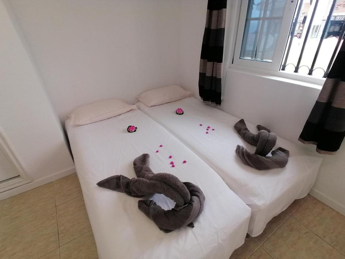 Small Studio, 50 M Front Of The Ocean & Free Wifi * Playa Feñabe