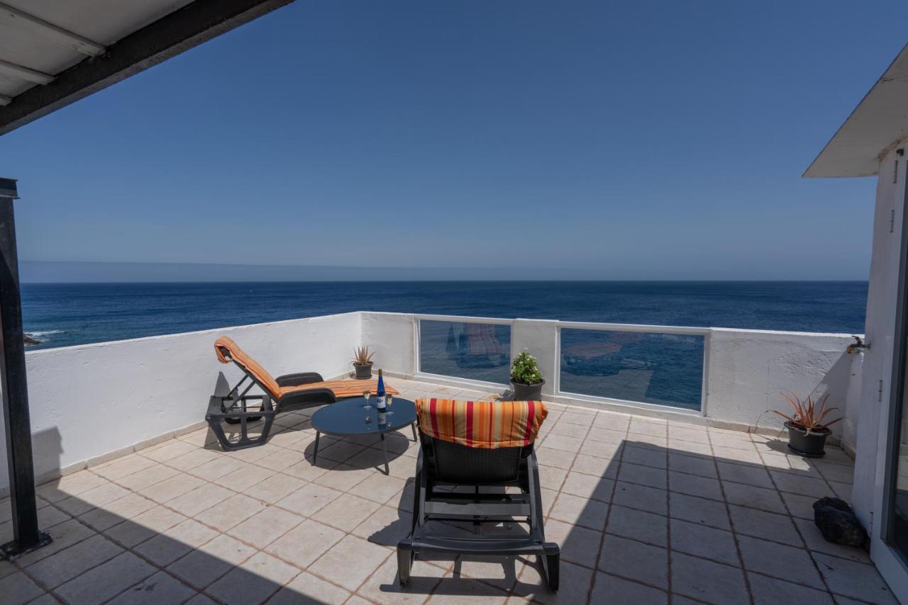 Spacious House With Huge Terrace Facing The Sea Hébergement de vacances