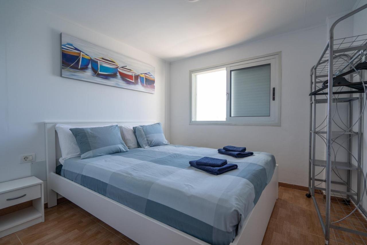 Frontline: 2 Bedrooms, Incredible Views With Large Terrace Holiday home