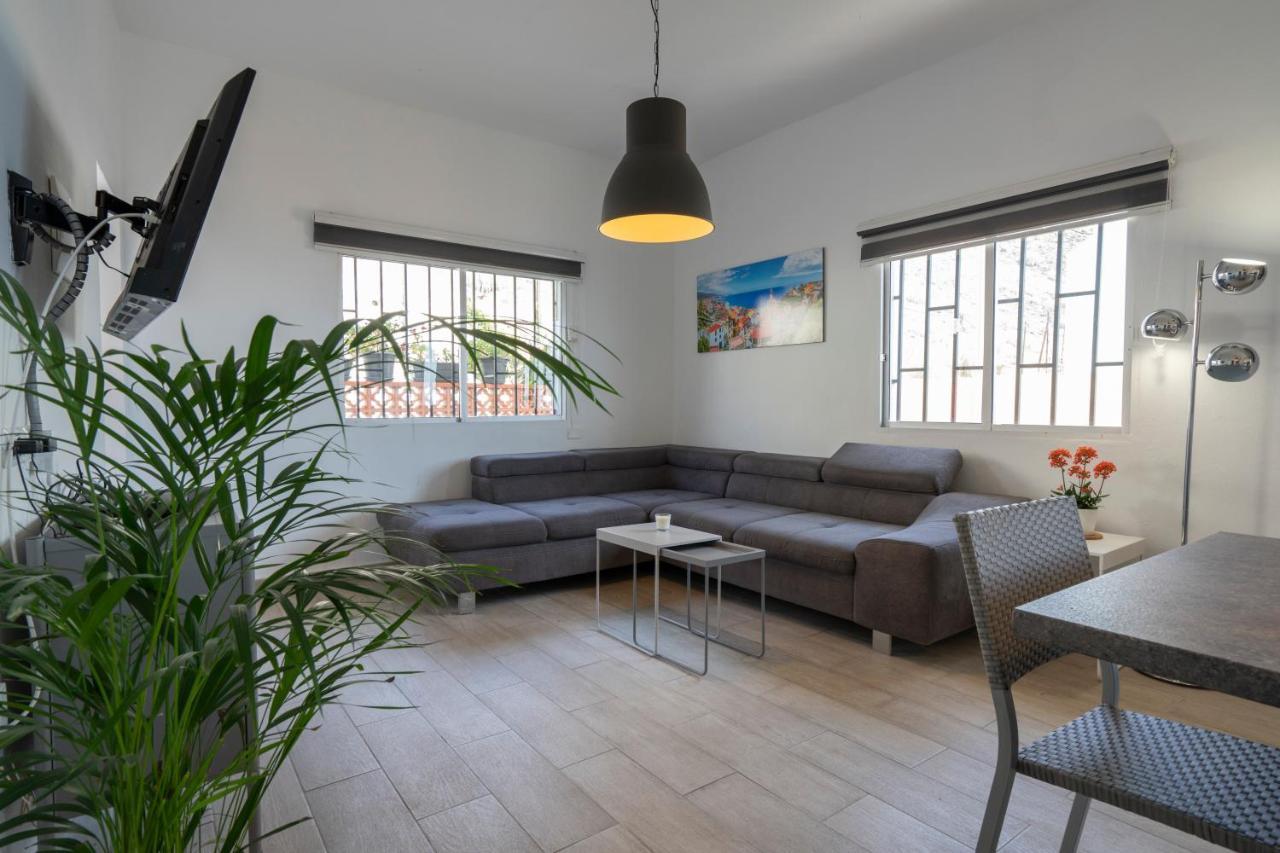Spacious House With Huge Terrace Facing The Sea *