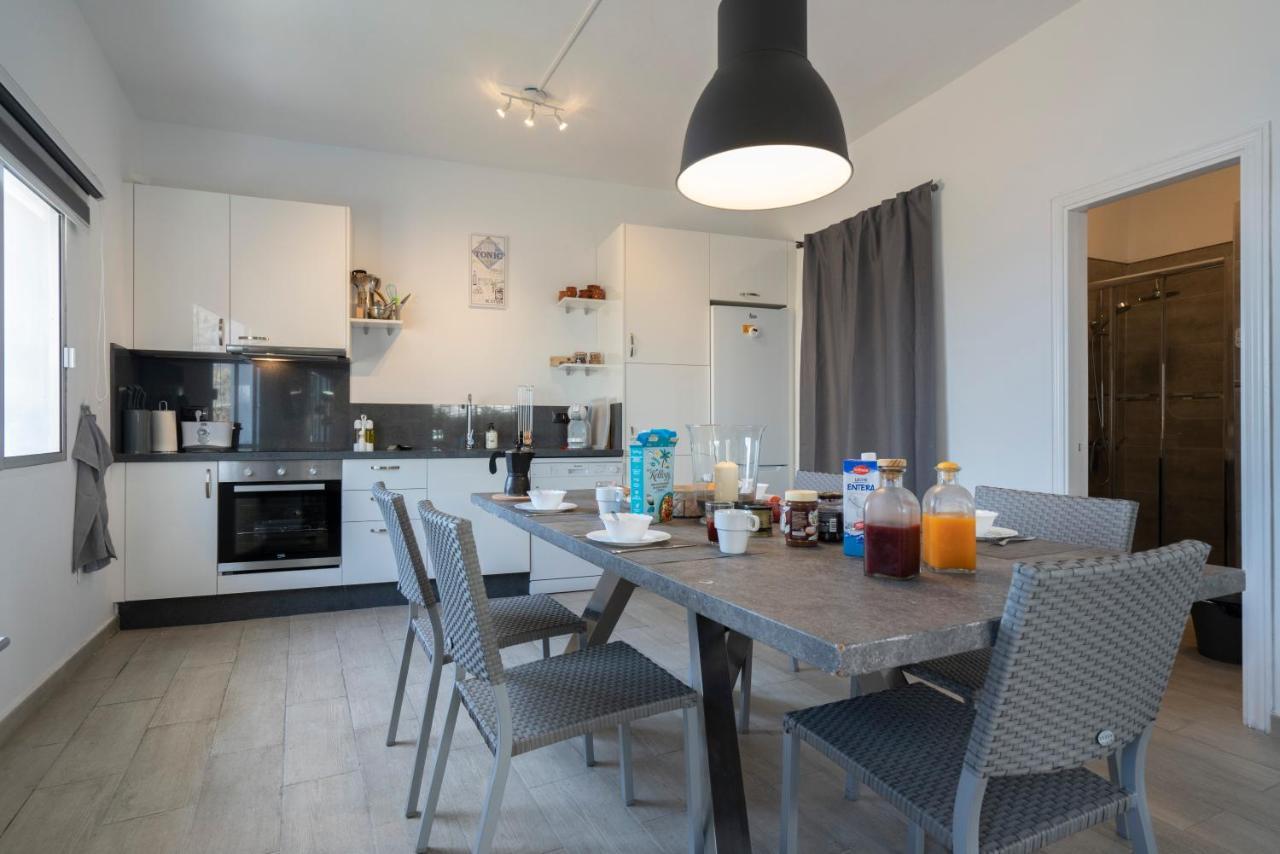 Hébergement de vacances Spacious House With Huge Terrace Facing The Sea