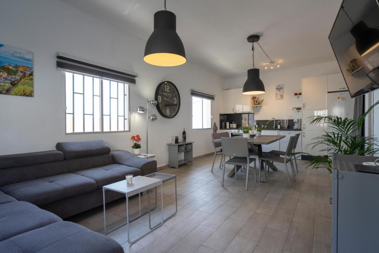 Hébergement de vacances Spacious House With Huge Terrace Facing The Sea