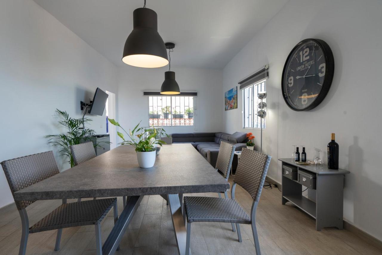 Hébergement de vacances Spacious House With Huge Terrace Facing The Sea *