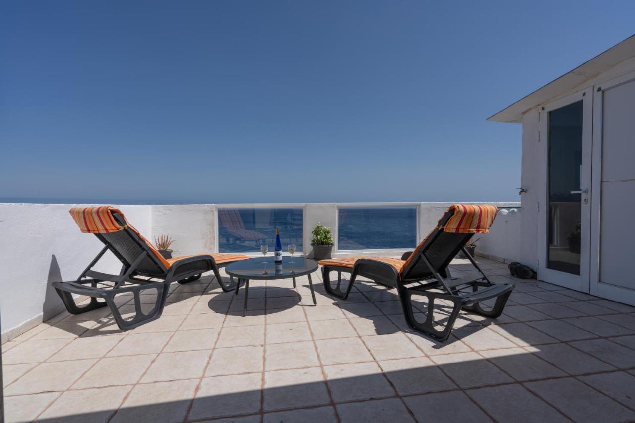 Spacious House With Huge Terrace Facing The Sea Hébergement de vacances *