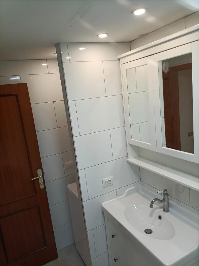 Apartamento Renovado, Frente A La Playa, Con Garaje