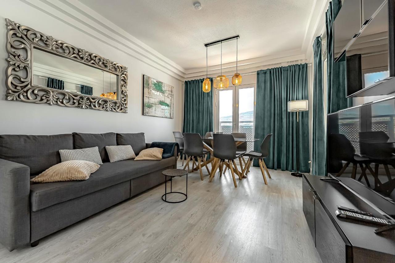 Beautiful 2 Bedroom Vista Del Mar *