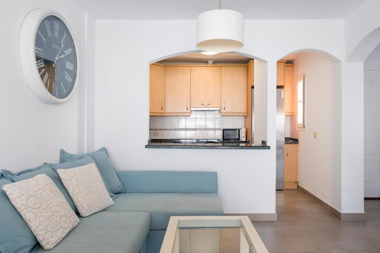 Homeforguest Con Piscina A 50m Del Mar En La Caleta Apartment