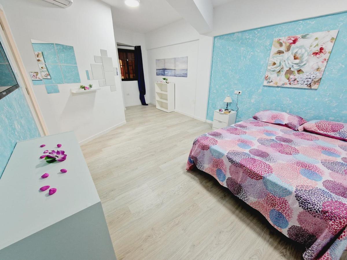 Hébergement de vacances 301, 2 Bedrooms, Near Playa De Americas & Free Wifi