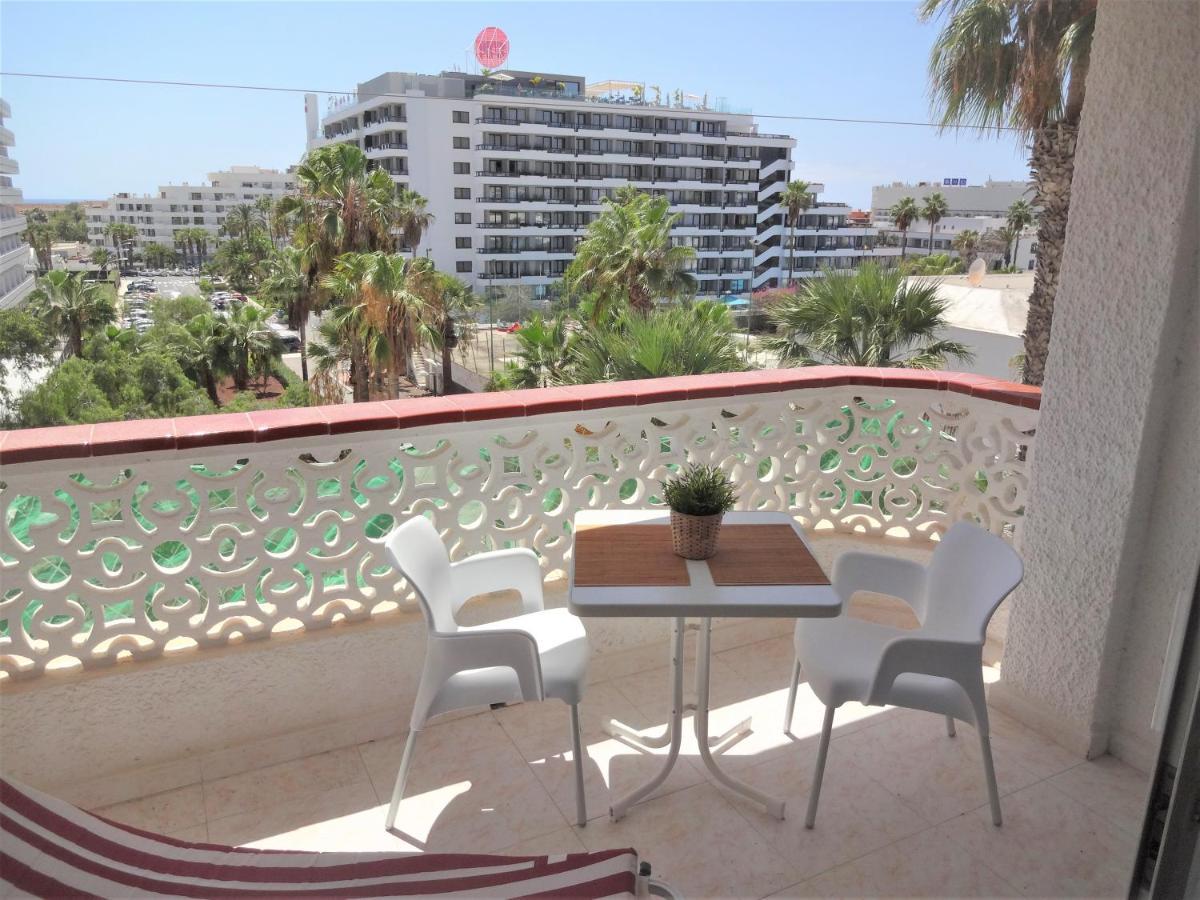 With A Large South-facing Balcony, Sea View And Wifi In Americas Center Playa de las Americas (Tenerife)