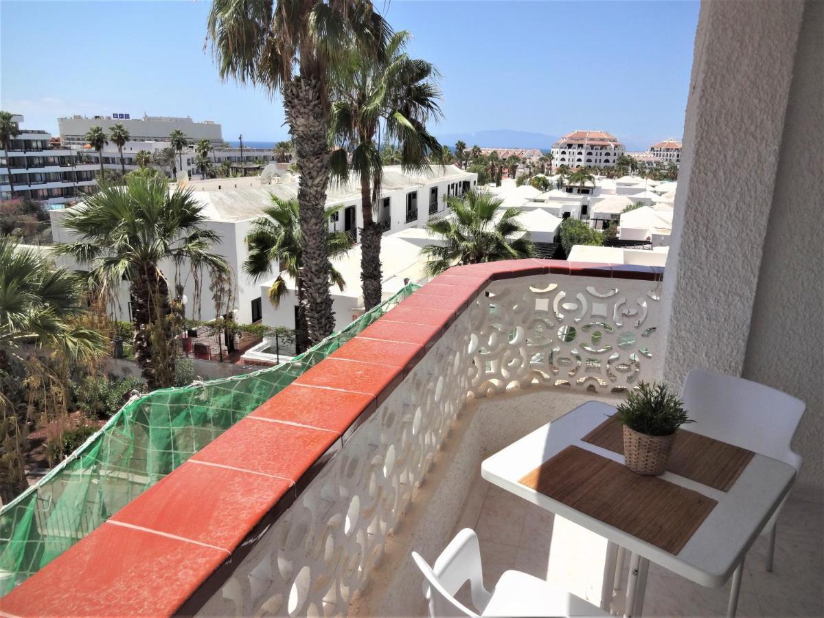 With A Large South-facing Balcony, Sea View And Wifi In Americas Center Playa de las Americas (Tenerife)