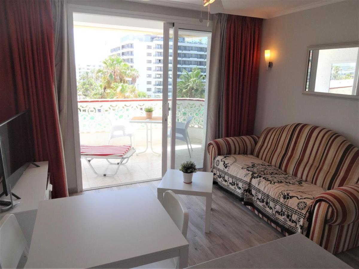 With A Large South-facing Balcony, Sea View And Wifi In Americas Center Apartment Playa de las Americas (Tenerife)
