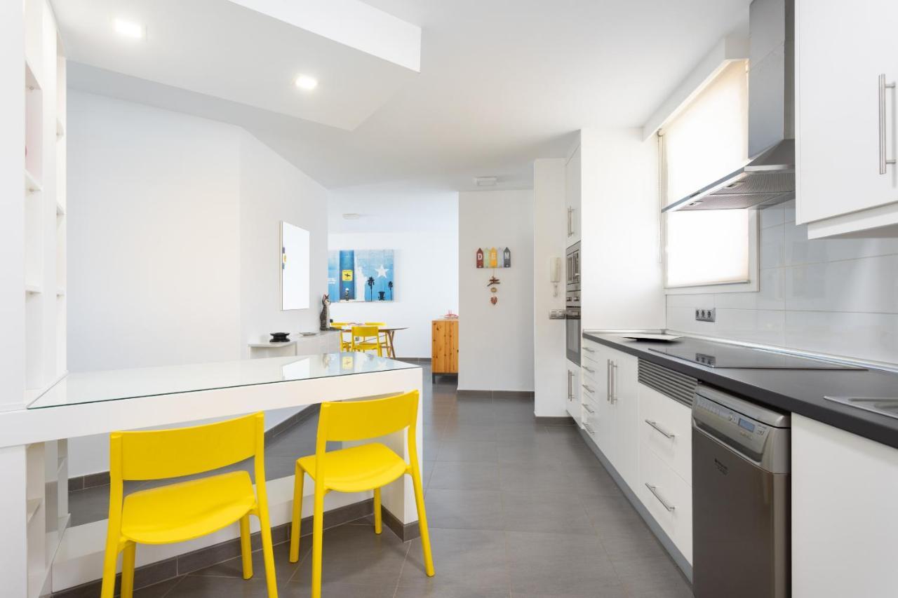 Frontline Penthouse With Heated Pool And Parking Apartment Los Cristianos (Tenerife)