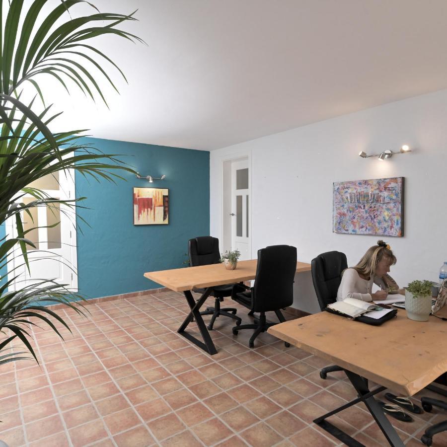 Los Amigos Nomad Hostal La Mareta