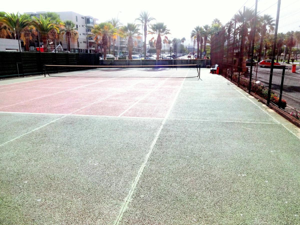 With A Large South-facing Balcony, Sea View And Wifi In Americas Center Apartment Playa de las Americas (Tenerife)