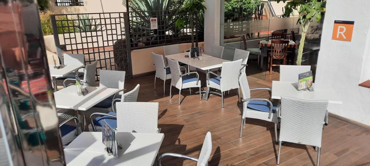 Castle Harbour Aparthotel 3*