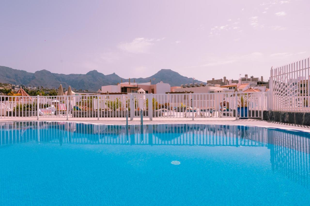 Homeforguest Con Piscina A 50m Del Mar En La Caleta Apartment