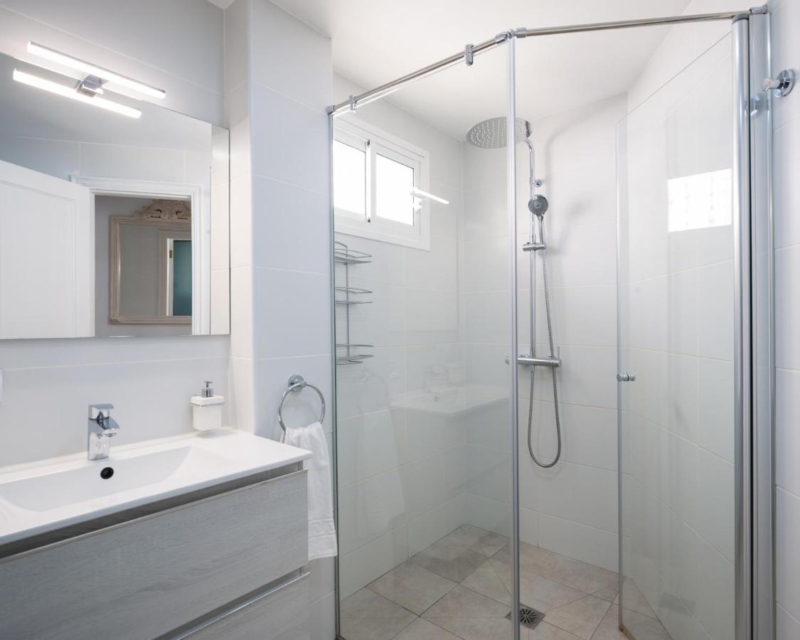 Homeforguest Con Piscina A 50m Del Mar En La Caleta Apartment *