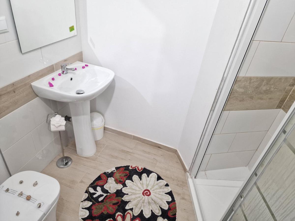 Hébergement de vacances 301, 2 Bedrooms, Near Playa De Americas & Free Wifi *