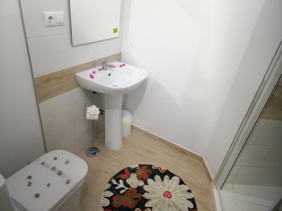 301, 2 Bedrooms, Near Playa De Americas & Free Wifi Hébergement de vacances Playa de las Américas