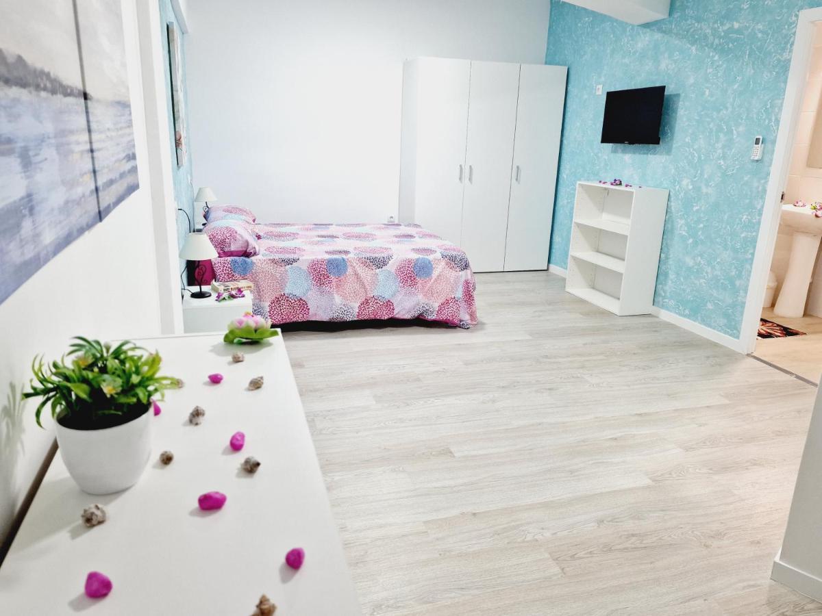 301, 2 Bedrooms, Near Playa De Americas & Free Wifi