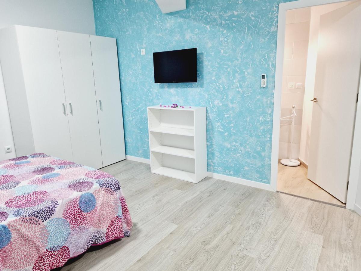 301, 2 Bedrooms, Near Playa De Americas & Free Wifi *