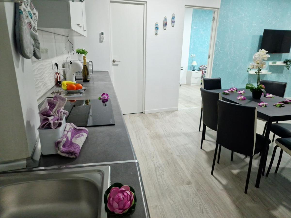 301, 2 Bedrooms, Near Playa De Americas & Free Wifi Hébergement de vacances Playa de las Américas