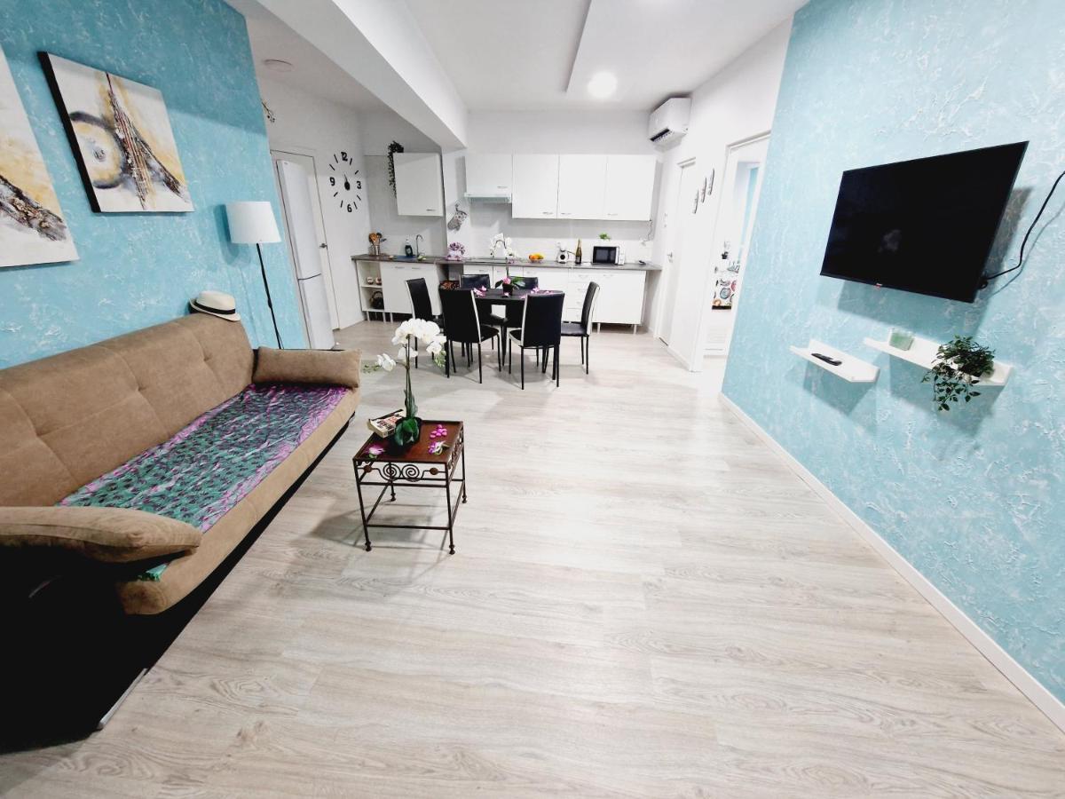 301, 2 Bedrooms, Near Playa De Americas & Free Wifi *
