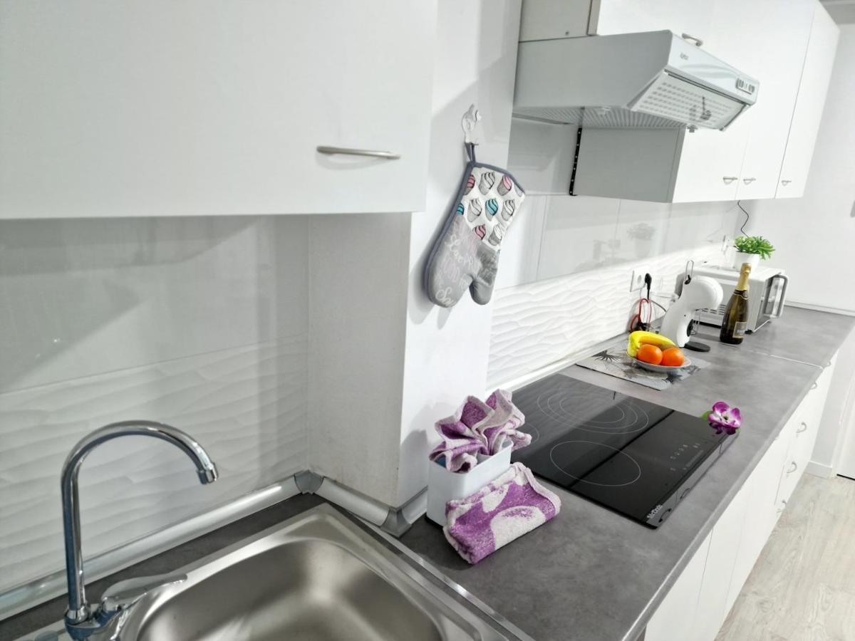 Hébergement de vacances 301, 2 Bedrooms, Near Playa De Americas & Free Wifi *