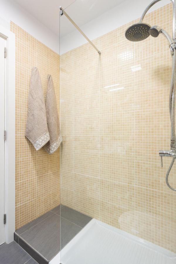 Frontline Penthouse With Heated Pool And Parking Apartment