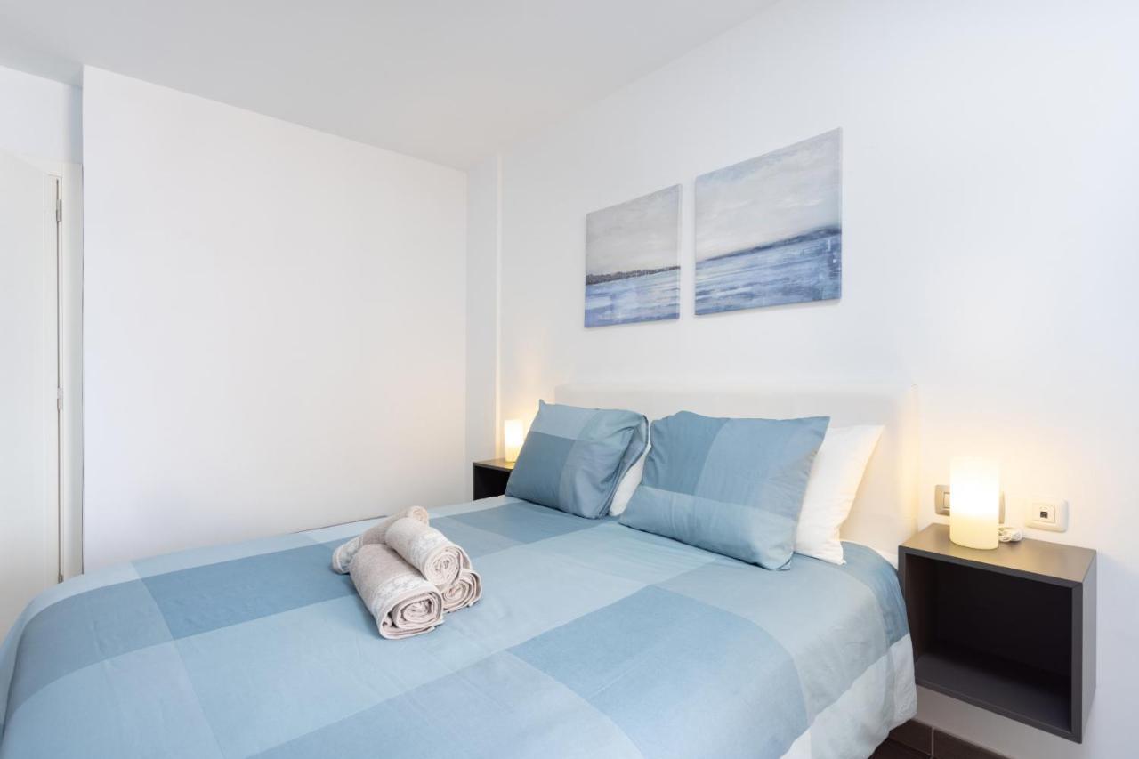 Apartment Frontline Penthouse With Heated Pool And Parking Los Cristianos (Tenerife)