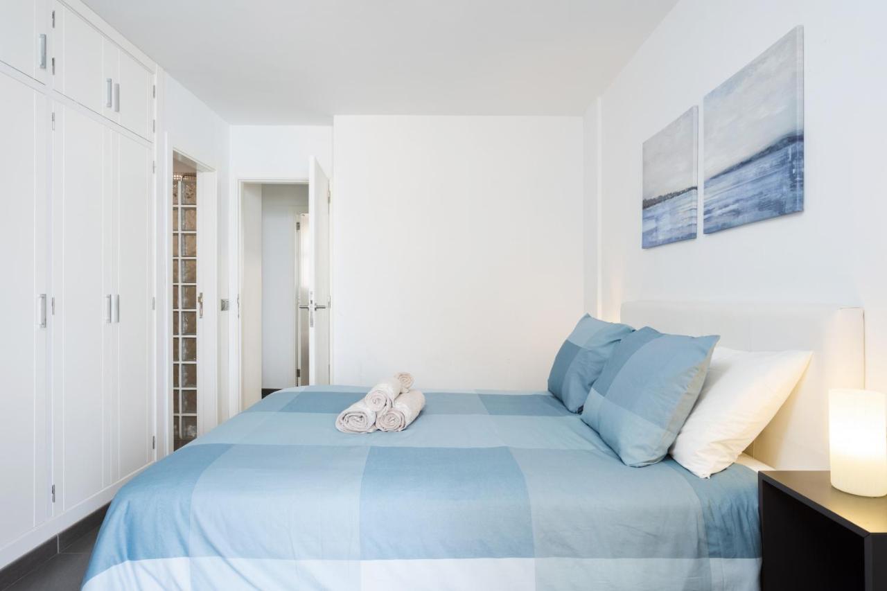 Frontline Penthouse With Heated Pool And Parking Apartment Los Cristianos (Tenerife)