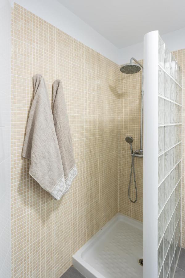 Apartment Frontline Penthouse With Heated Pool And Parking *